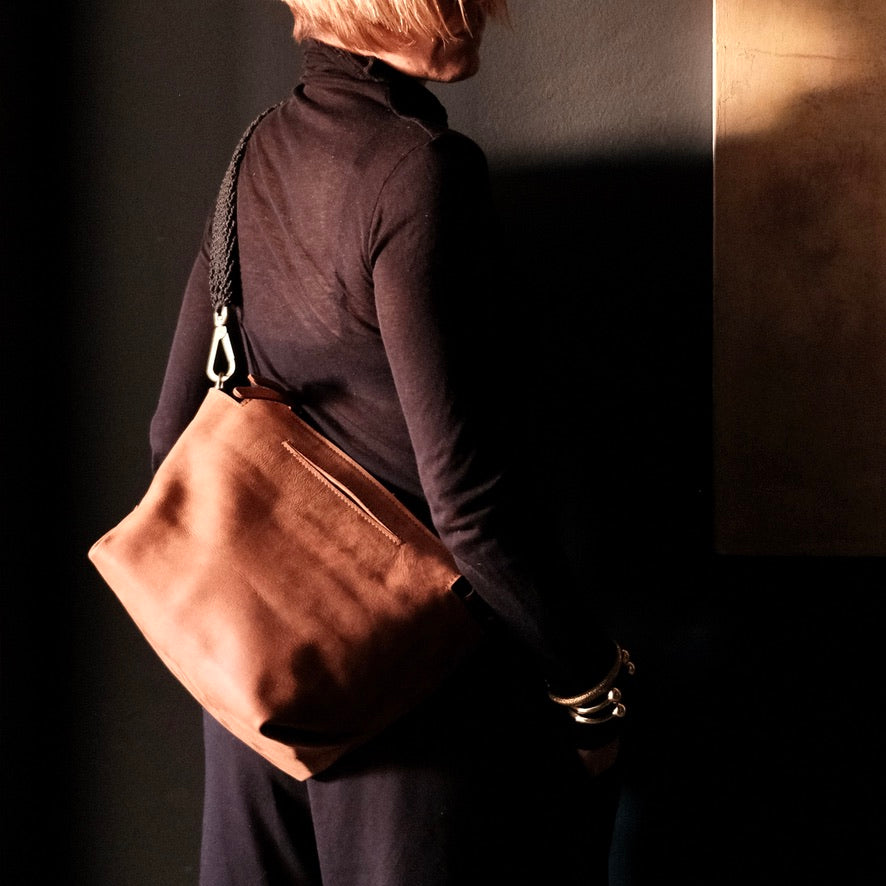 model wearing  Hamimi ogda leather bag
